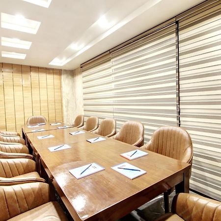 Hotel Krishna Plaza 'New Delhi' - By M S Hospitality 外观 照片