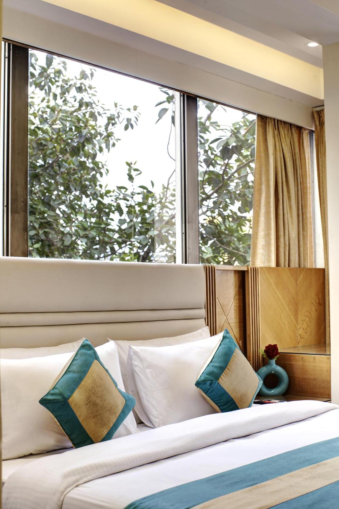Hotel Krishna Plaza 'New Delhi' - By M S Hospitality 外观 照片