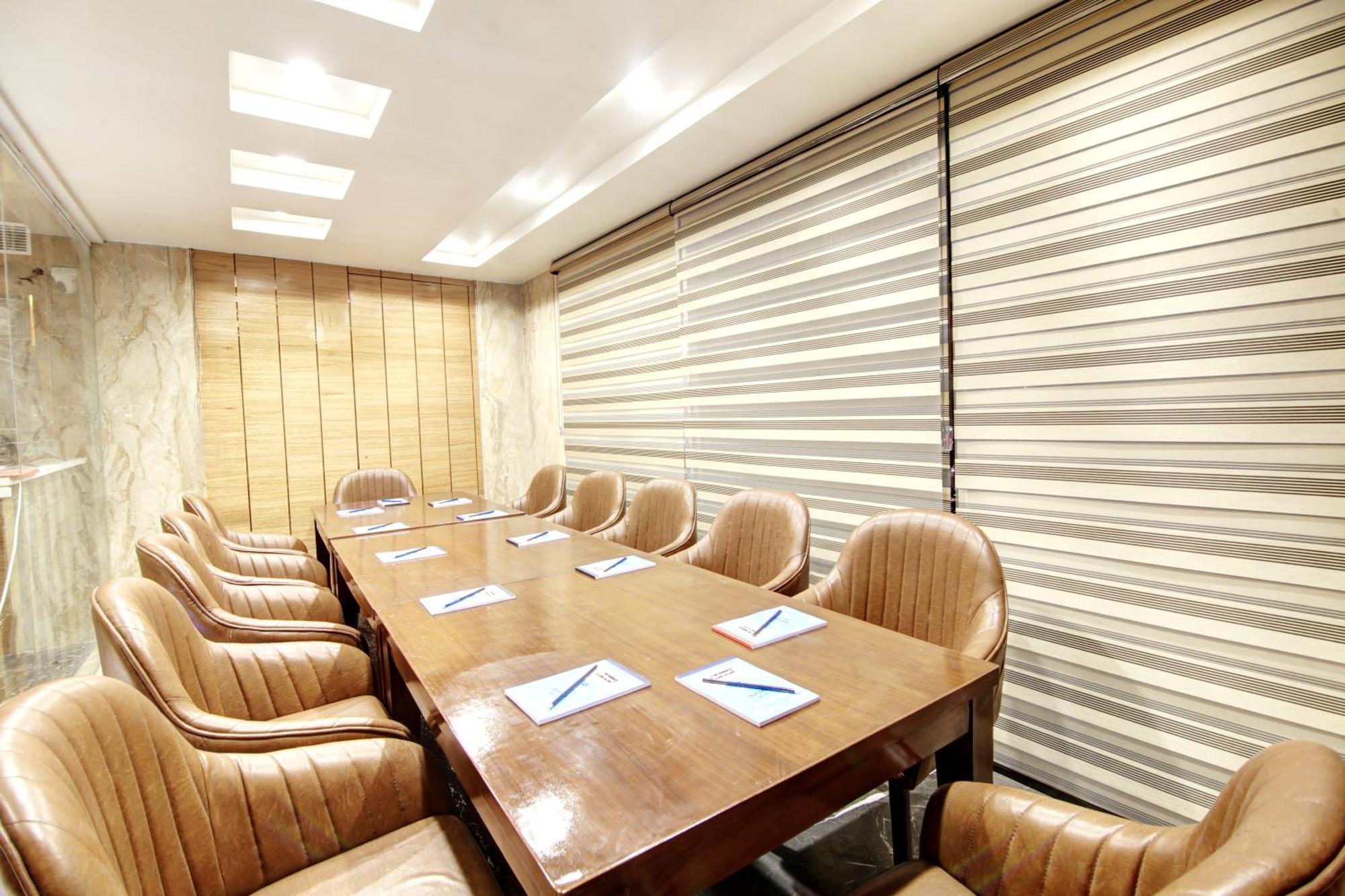 Hotel Krishna Plaza 'New Delhi' - By M S Hospitality 外观 照片