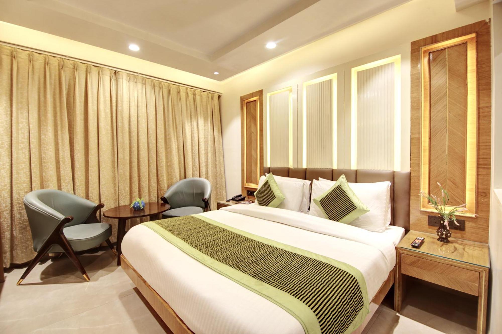 Hotel Krishna Plaza 'New Delhi' - By M S Hospitality 外观 照片