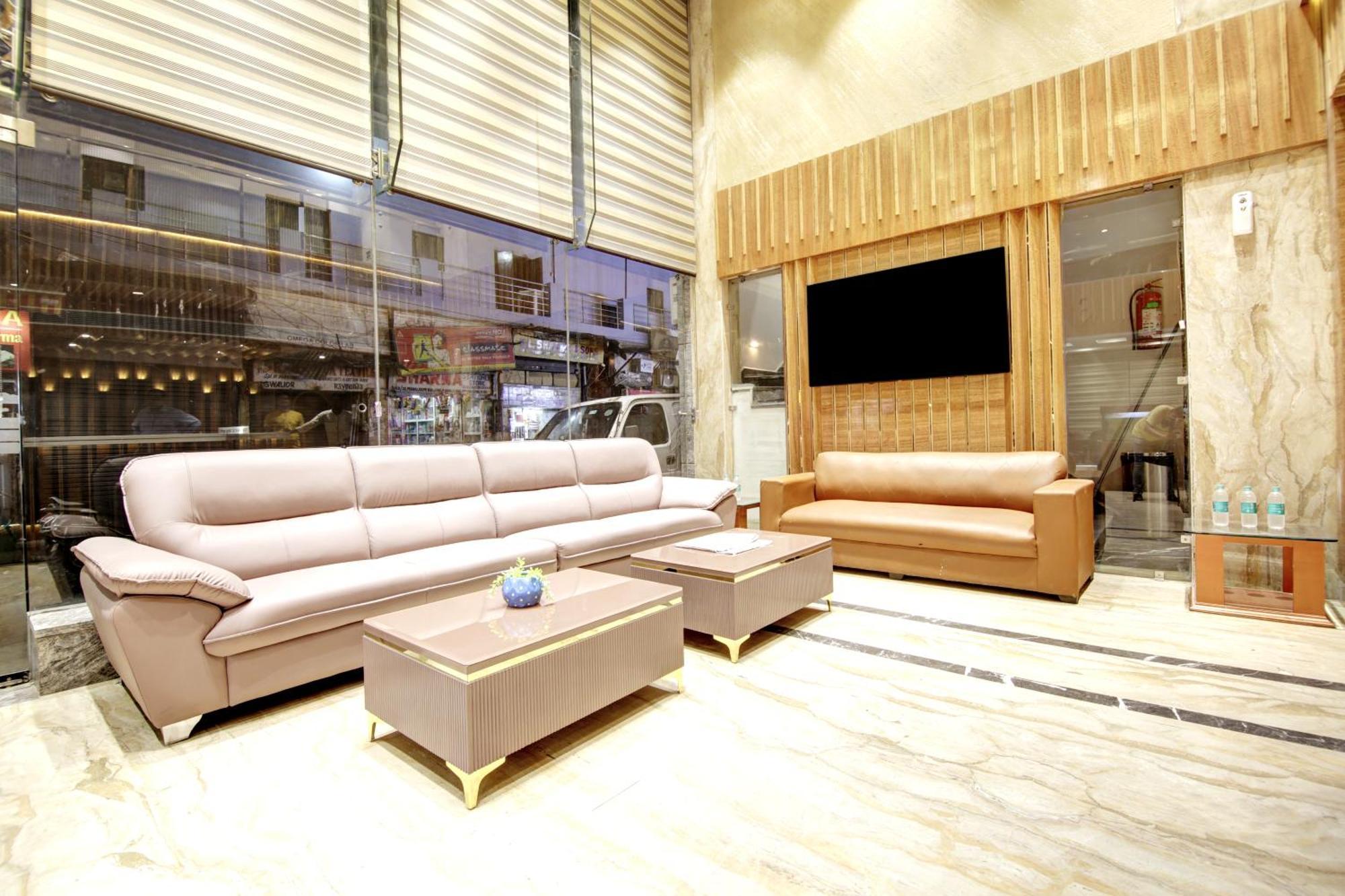 Hotel Krishna Plaza 'New Delhi' - By M S Hospitality 外观 照片