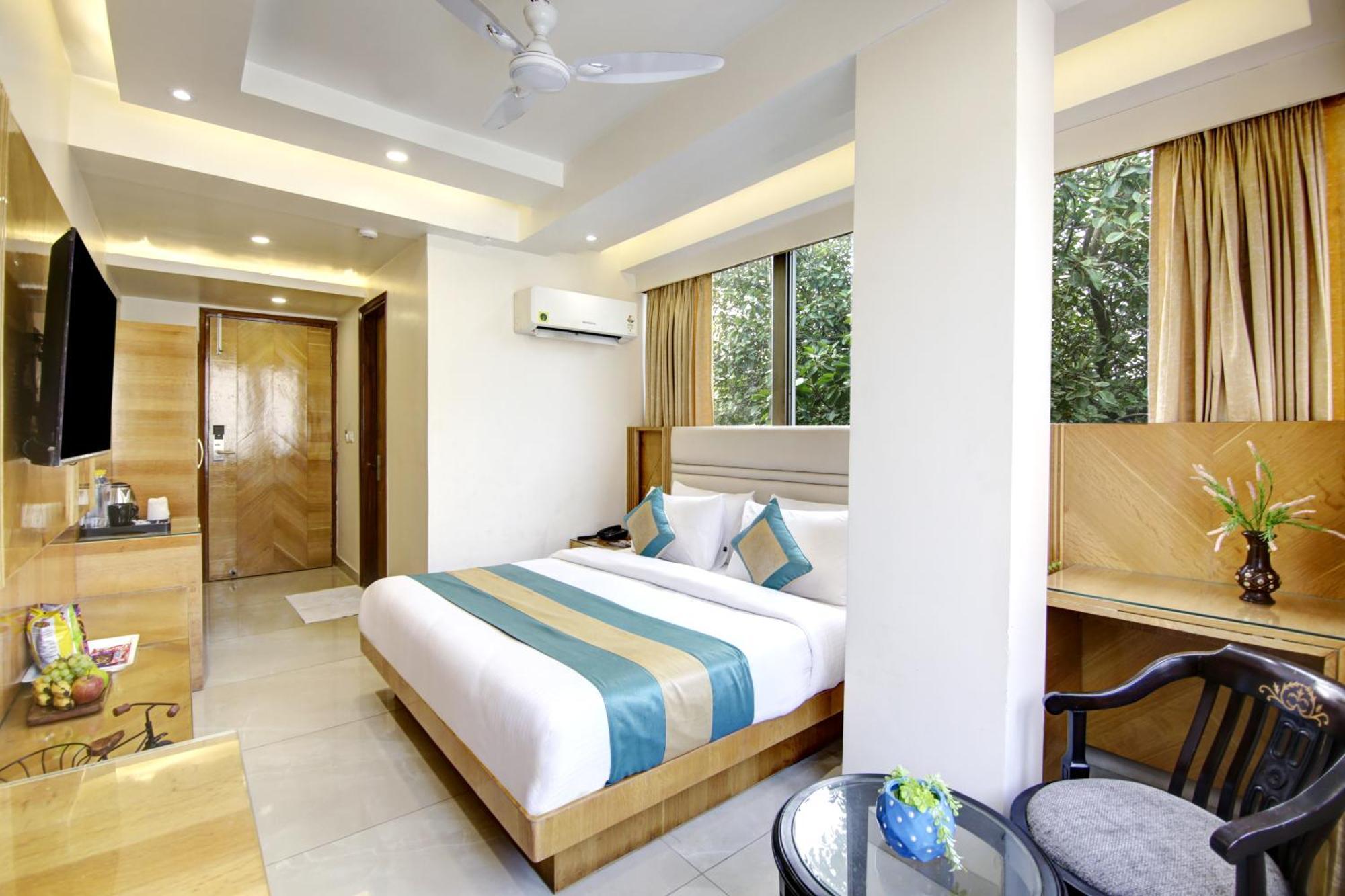 Hotel Krishna Plaza 'New Delhi' - By M S Hospitality 外观 照片