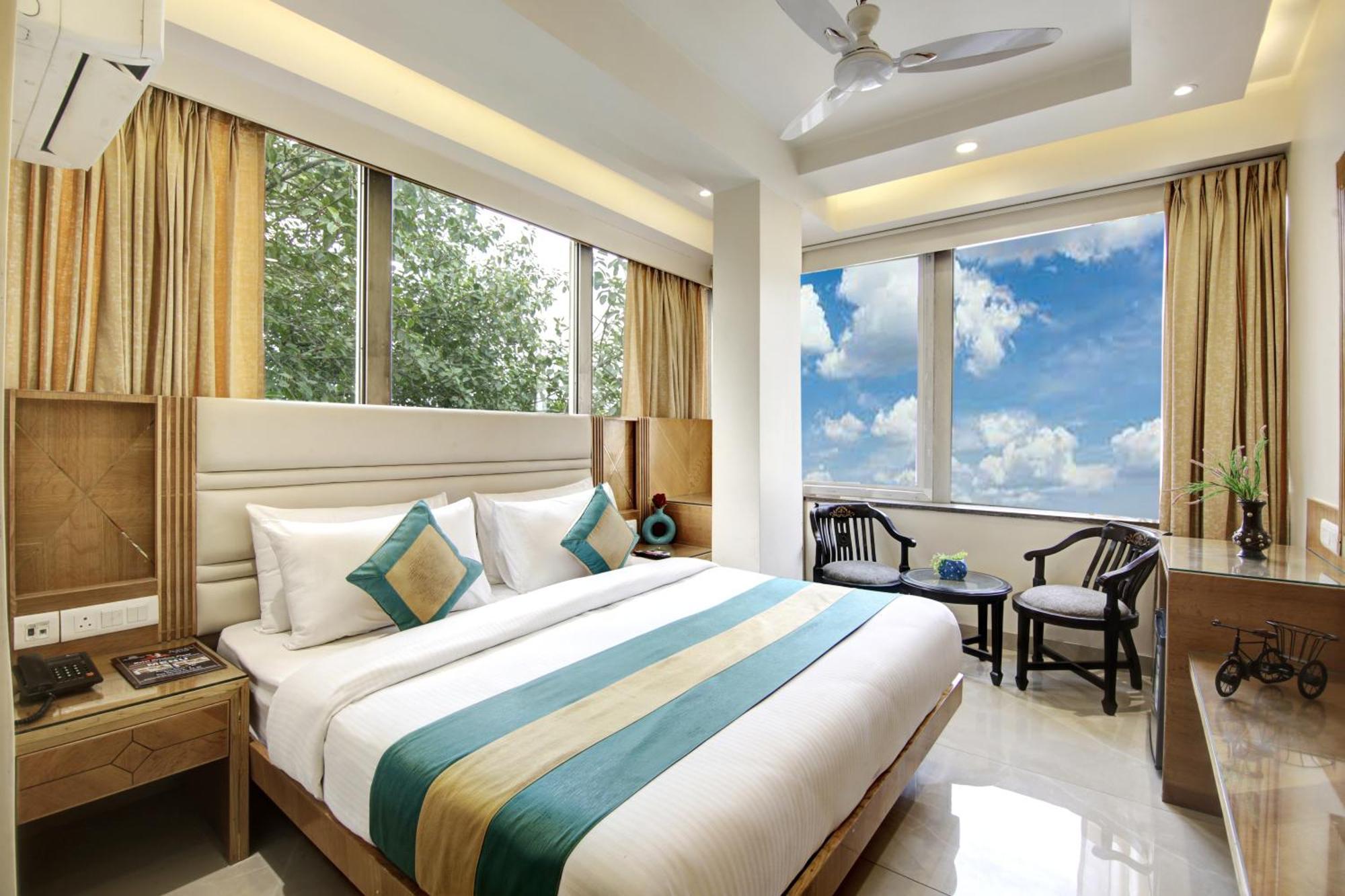 Hotel Krishna Plaza 'New Delhi' - By M S Hospitality 外观 照片