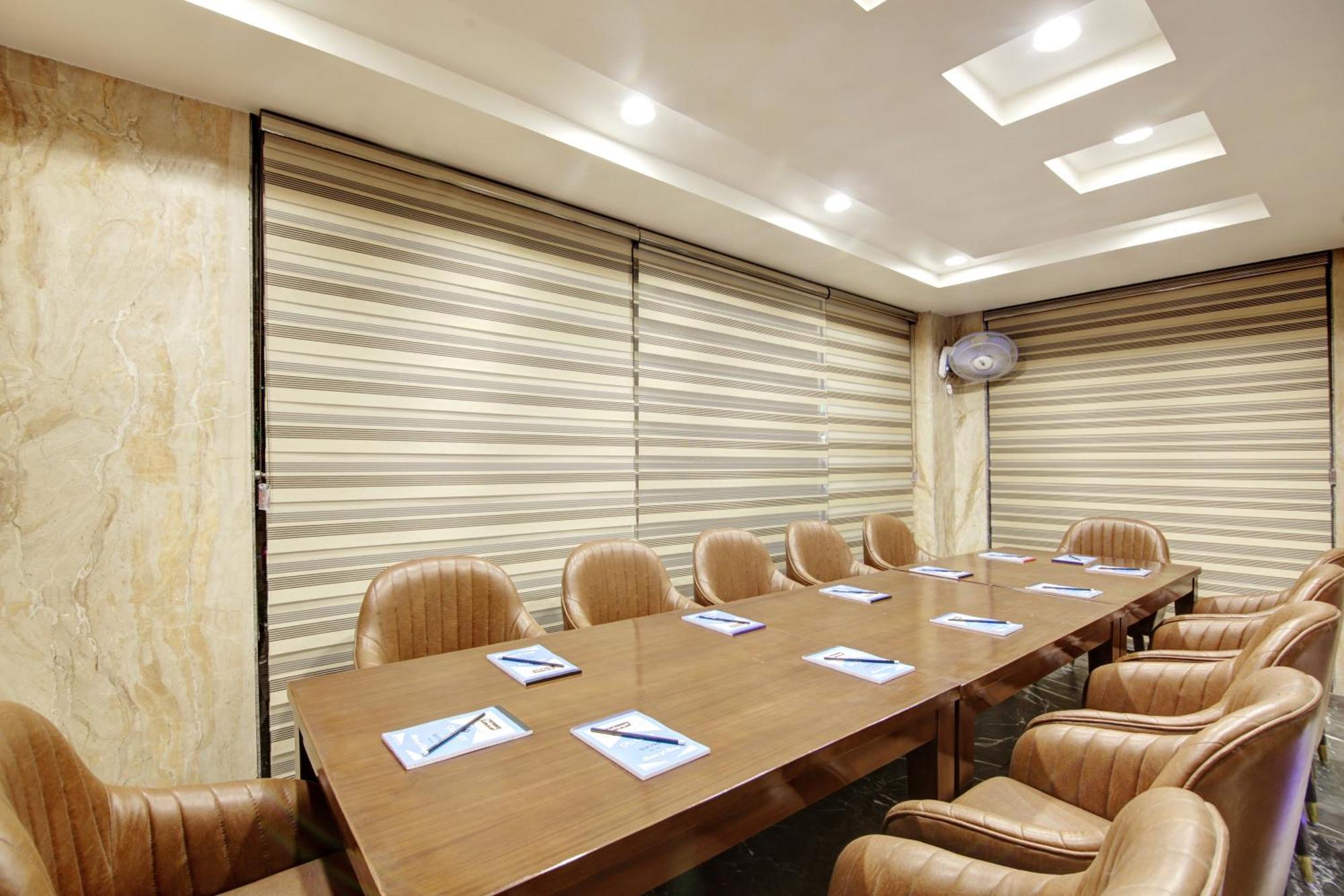 Hotel Krishna Plaza 'New Delhi' - By M S Hospitality 外观 照片