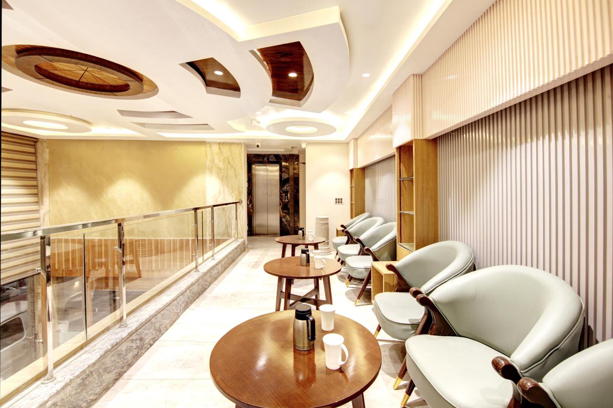 Hotel Krishna Plaza 'New Delhi' - By M S Hospitality 外观 照片