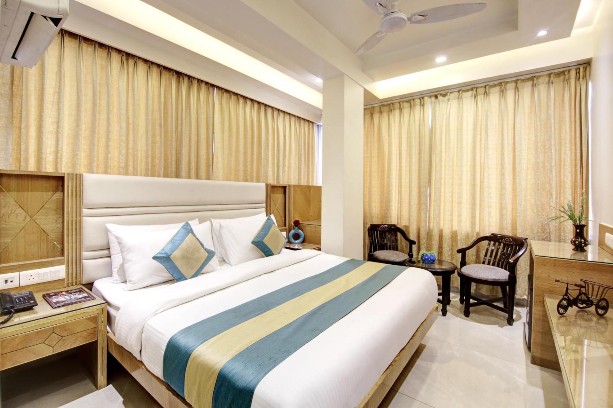 Hotel Krishna Plaza 'New Delhi' - By M S Hospitality 外观 照片