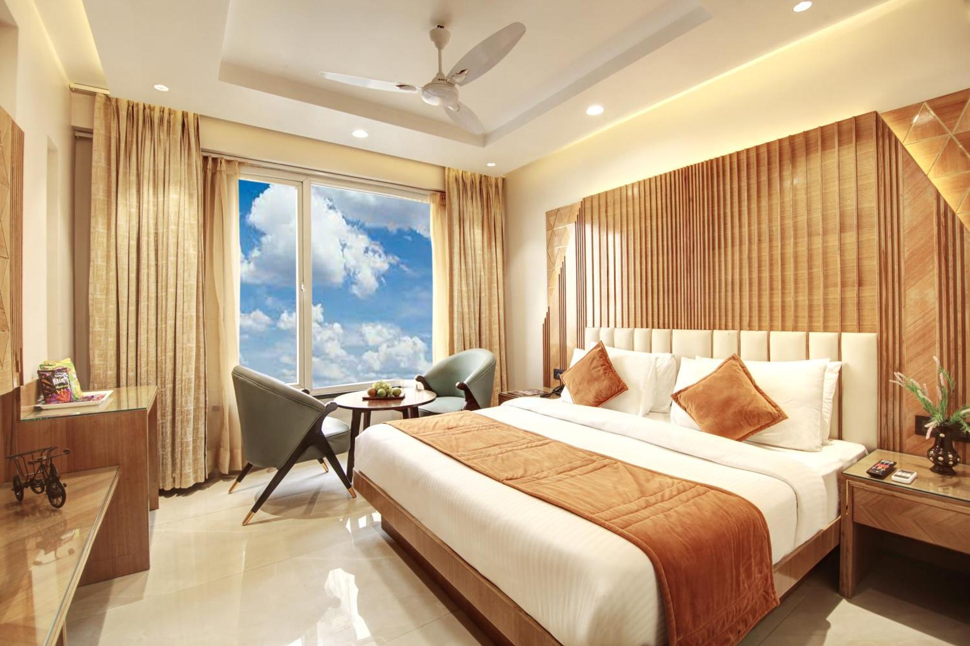 Hotel Krishna Plaza 'New Delhi' - By M S Hospitality 外观 照片