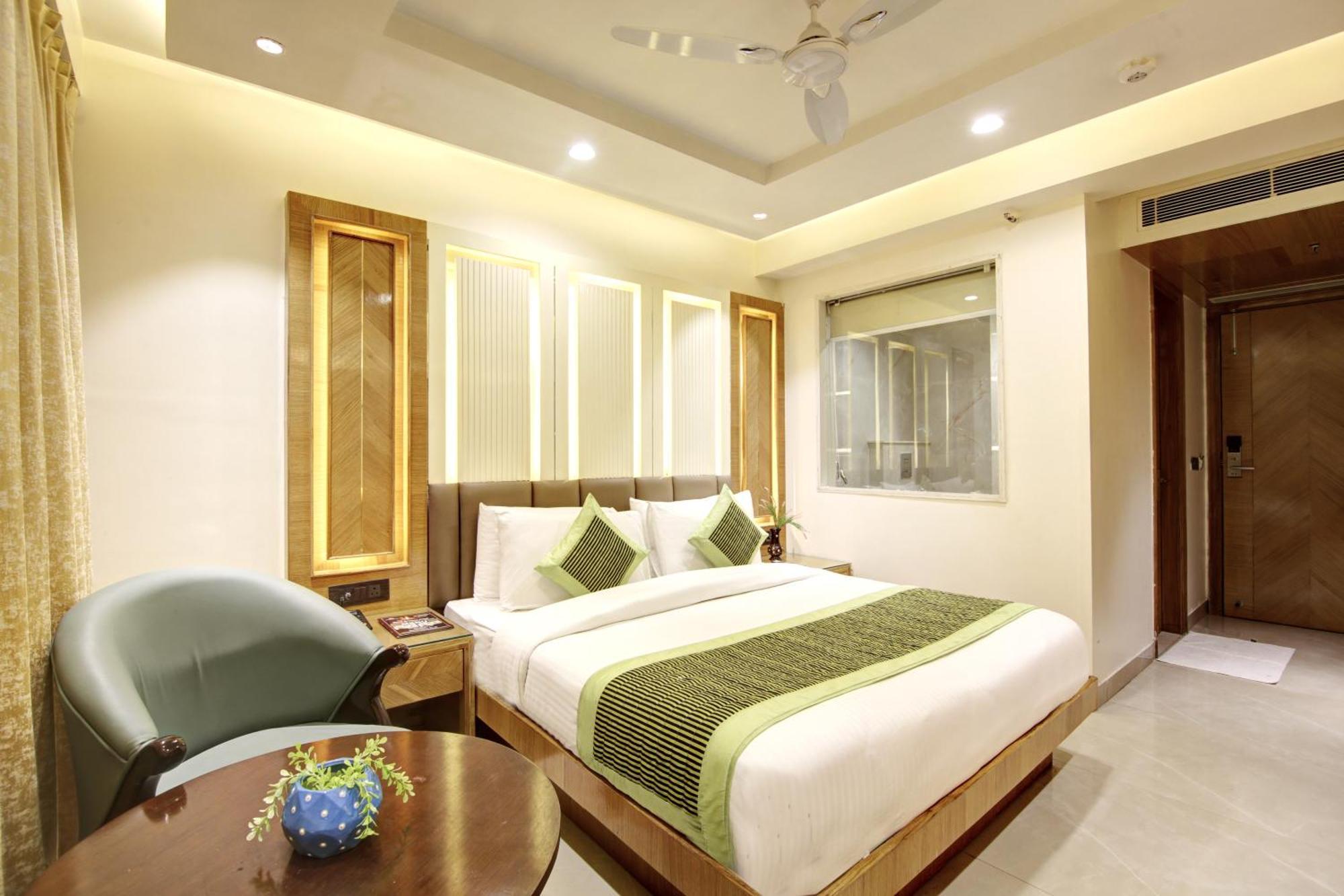 Hotel Krishna Plaza 'New Delhi' - By M S Hospitality 外观 照片