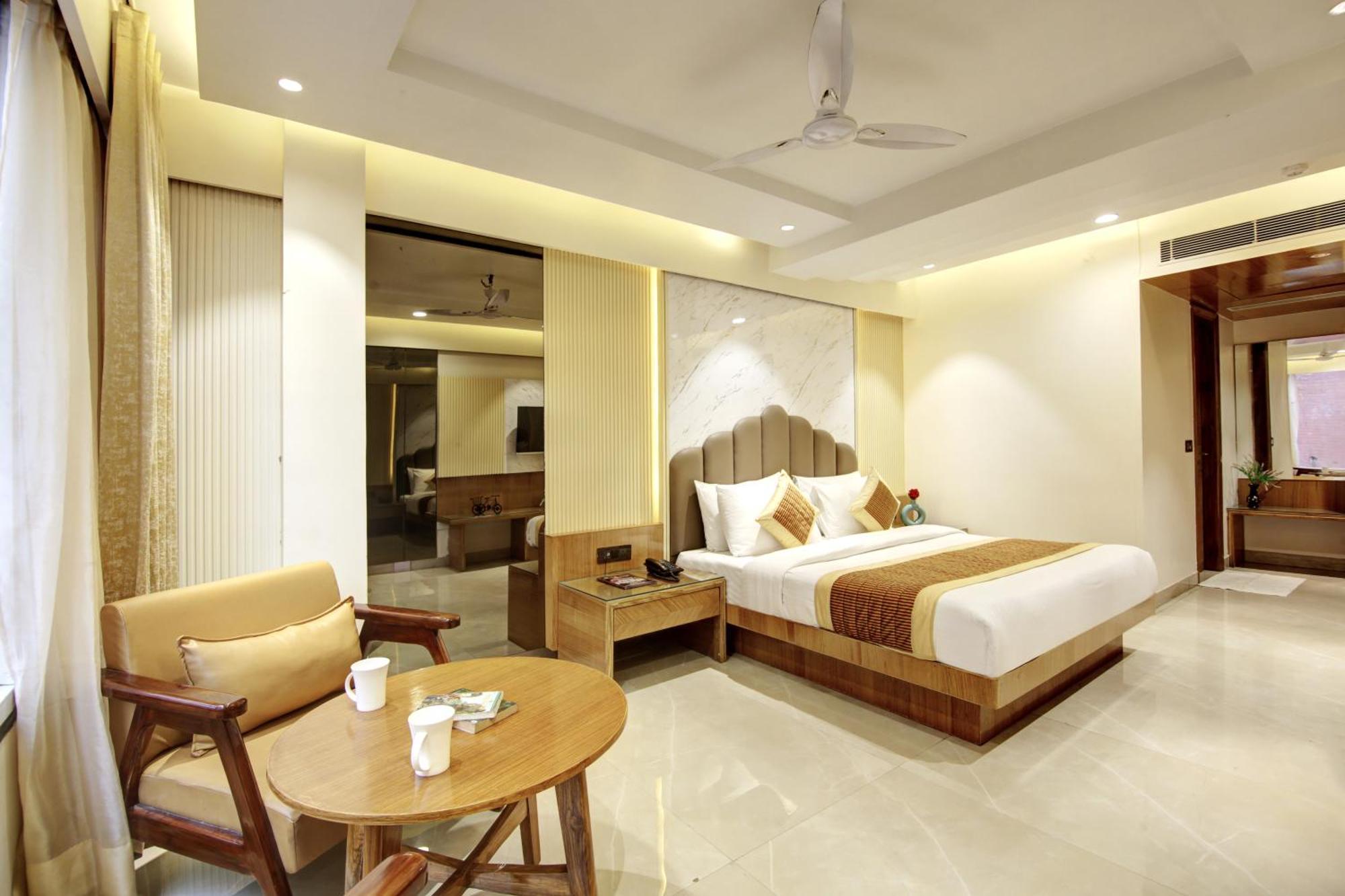 Hotel Krishna Plaza 'New Delhi' - By M S Hospitality 外观 照片