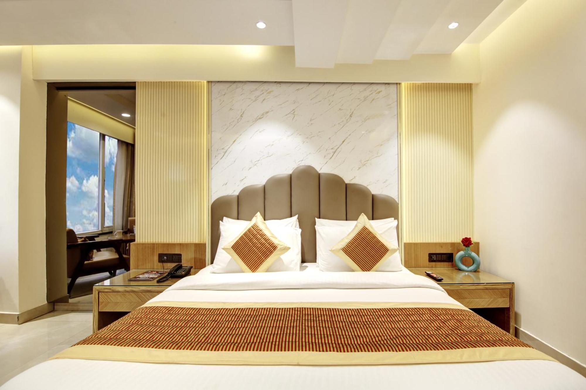 Hotel Krishna Plaza 'New Delhi' - By M S Hospitality 外观 照片