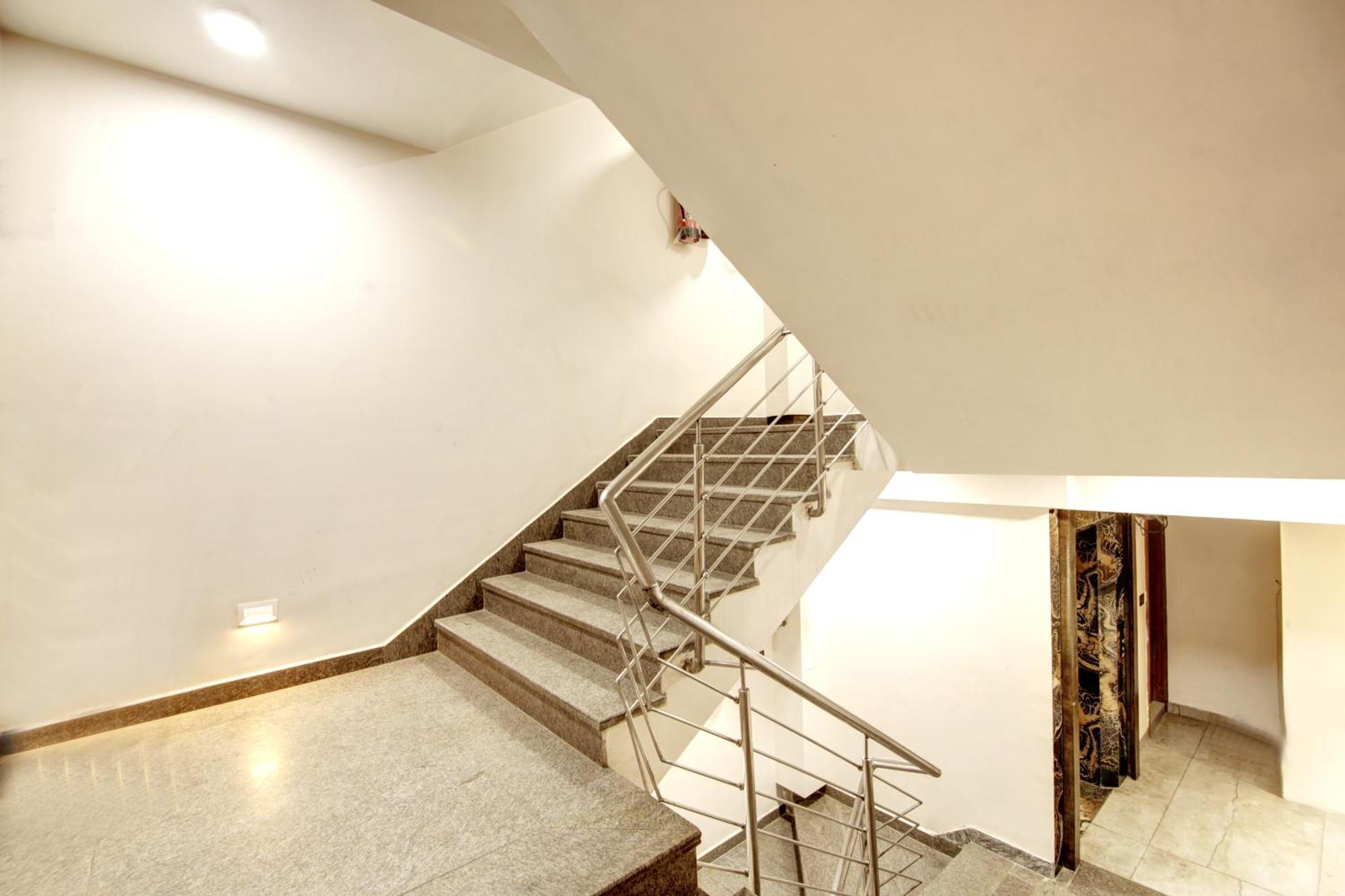 Hotel Krishna Plaza 'New Delhi' - By M S Hospitality 外观 照片
