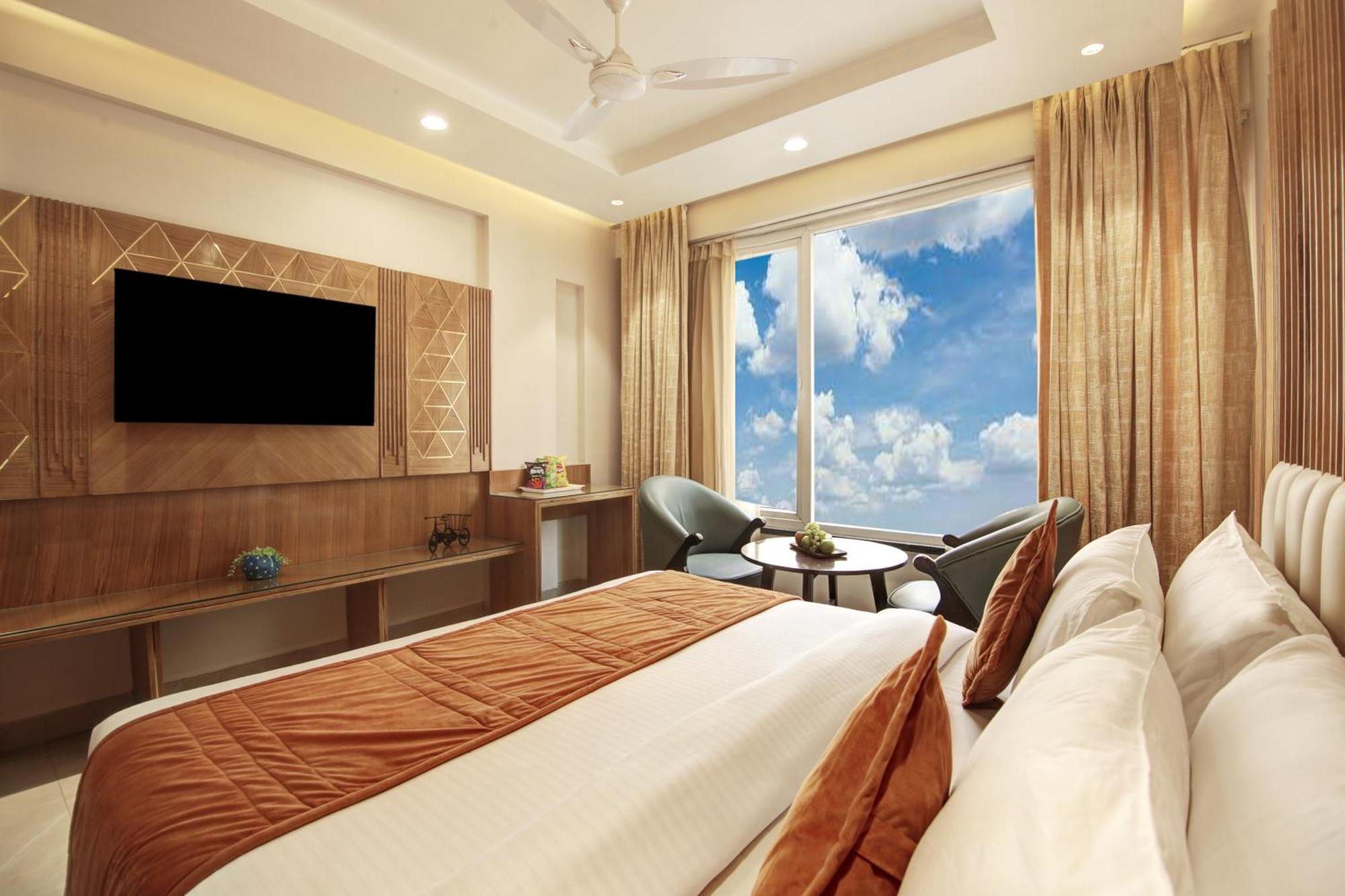 Hotel Krishna Plaza 'New Delhi' - By M S Hospitality 外观 照片