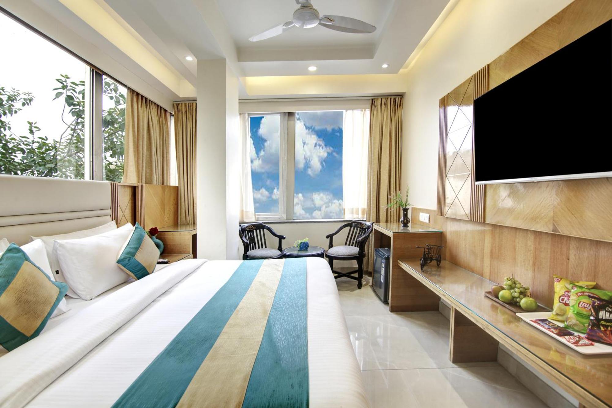Hotel Krishna Plaza 'New Delhi' - By M S Hospitality 外观 照片