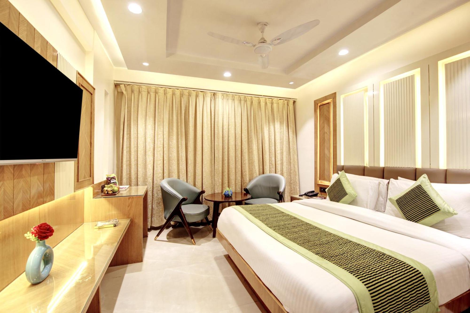 Hotel Krishna Plaza 'New Delhi' - By M S Hospitality 外观 照片