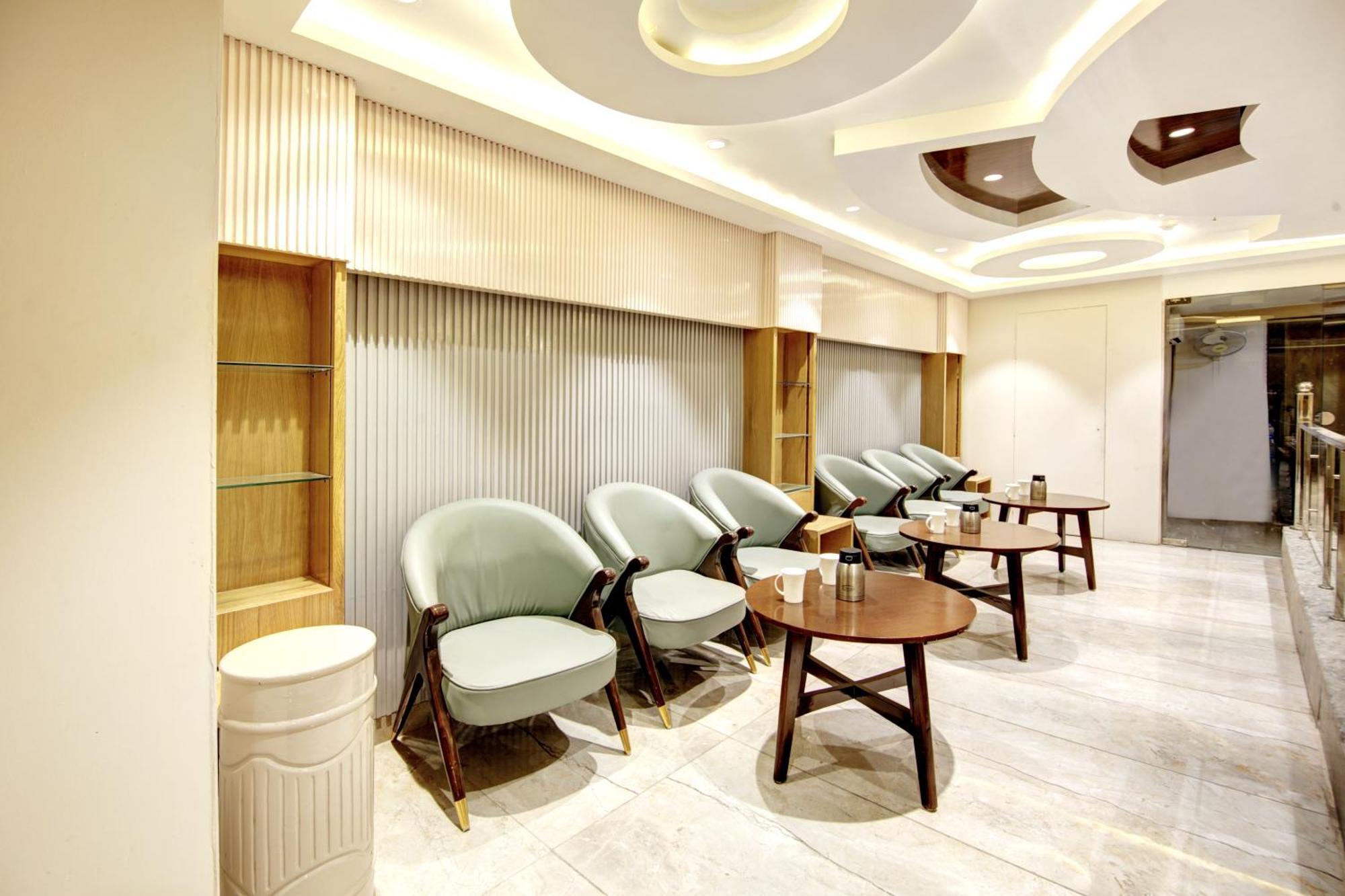 Hotel Krishna Plaza 'New Delhi' - By M S Hospitality 外观 照片