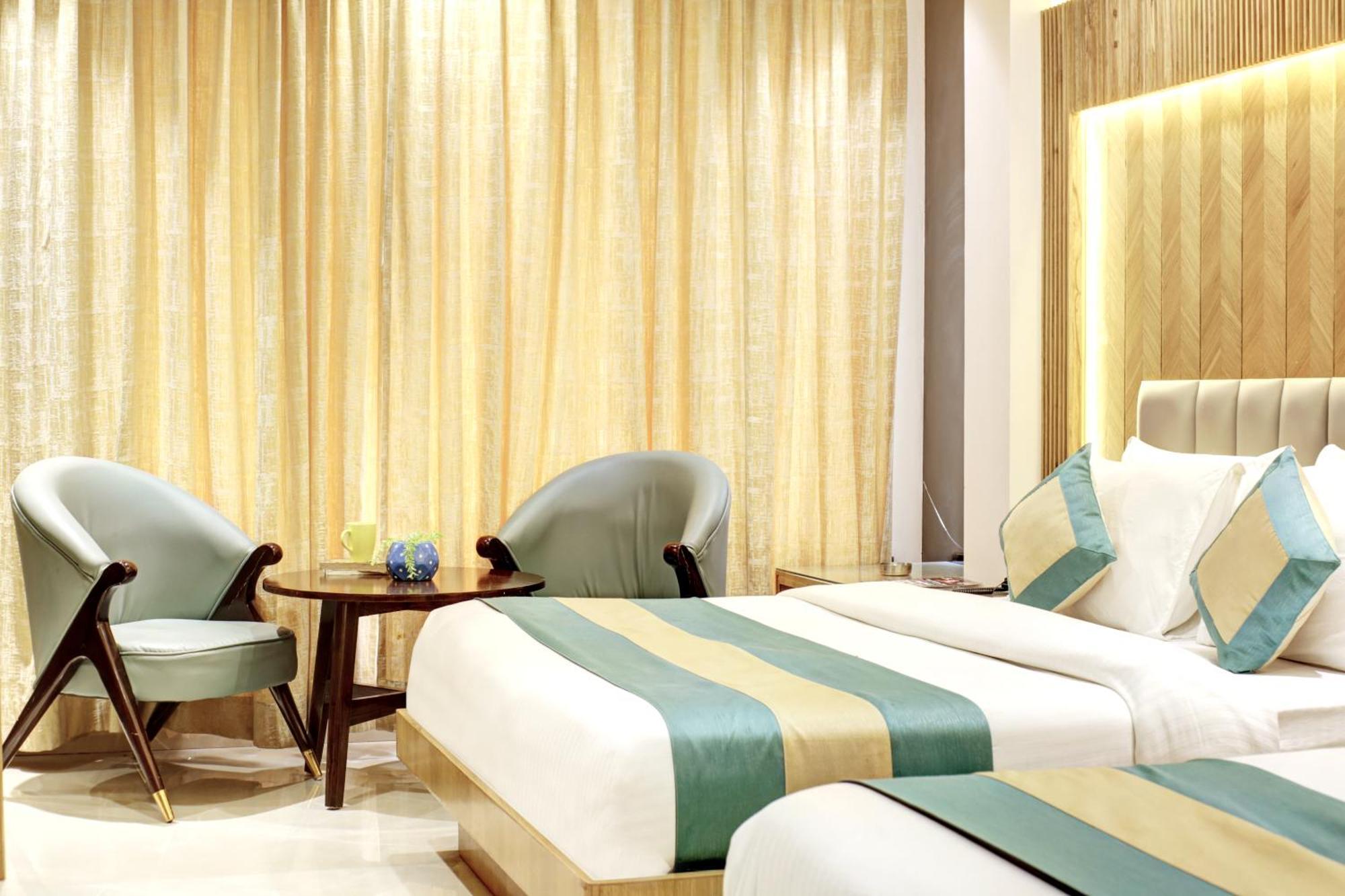Hotel Krishna Plaza 'New Delhi' - By M S Hospitality 外观 照片
