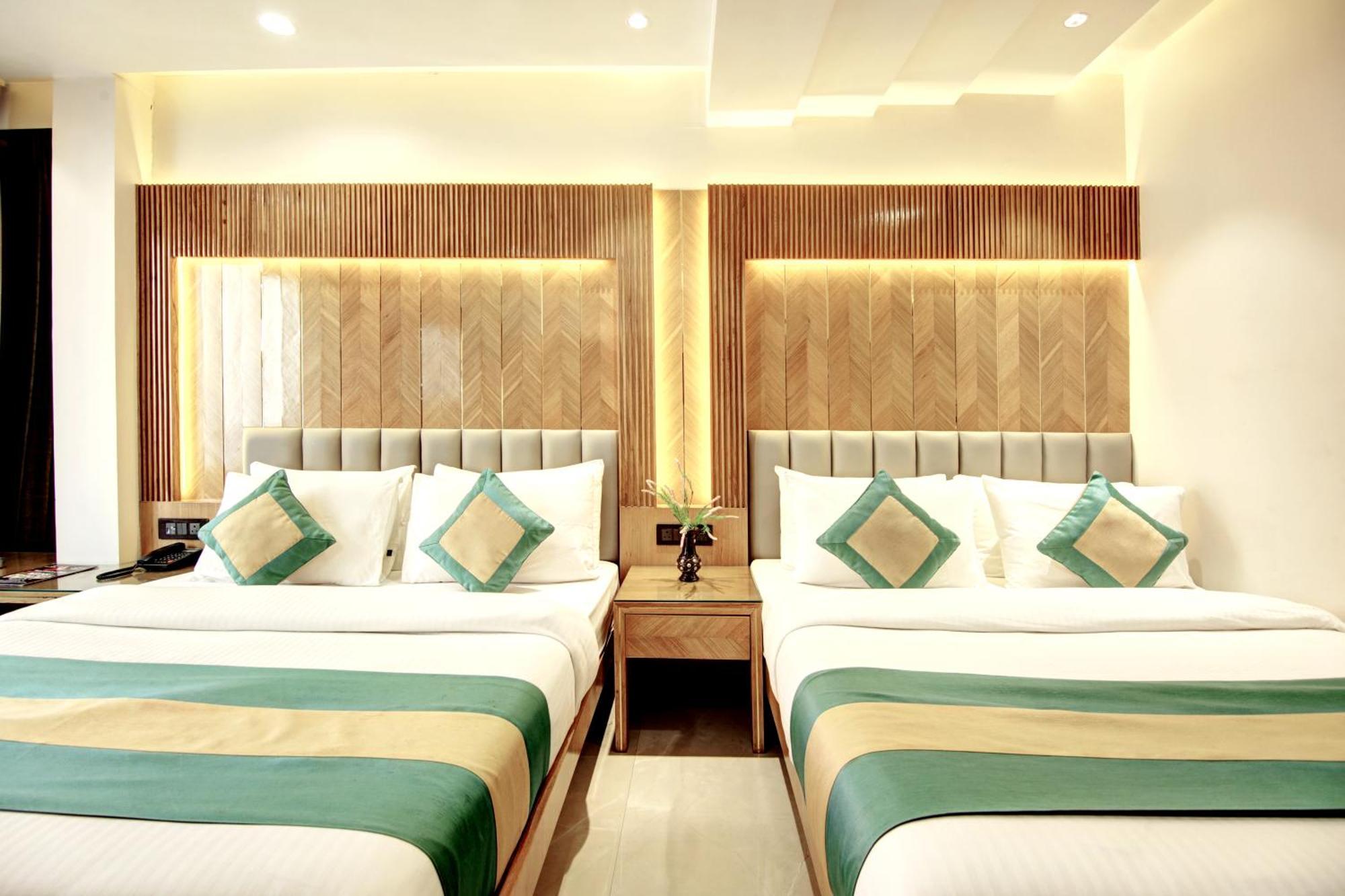 Hotel Krishna Plaza 'New Delhi' - By M S Hospitality 外观 照片