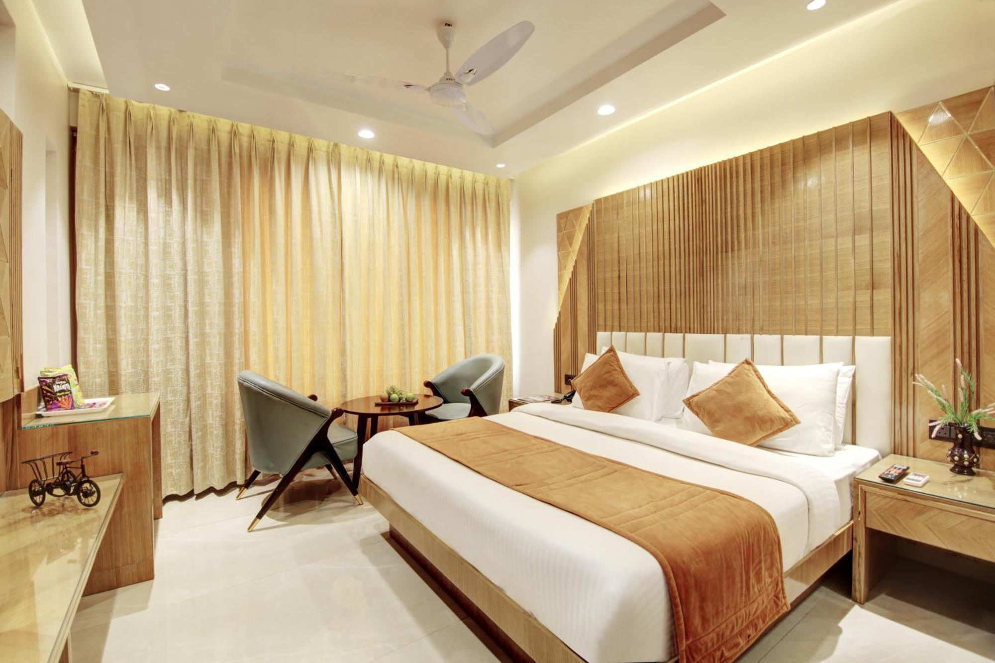 Hotel Krishna Plaza 'New Delhi' - By M S Hospitality 外观 照片