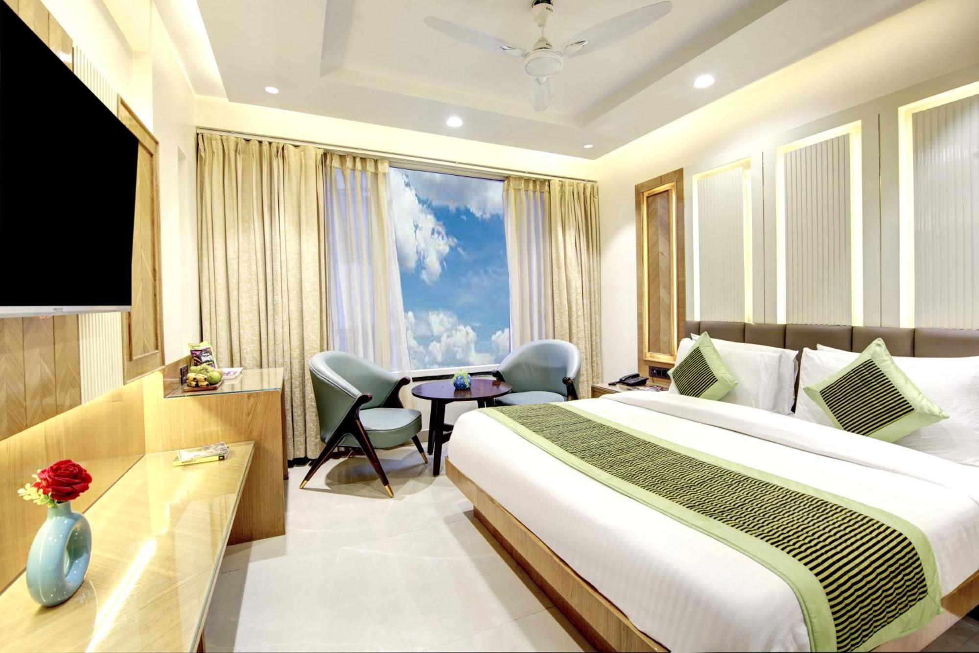 Hotel Krishna Plaza 'New Delhi' - By M S Hospitality 外观 照片