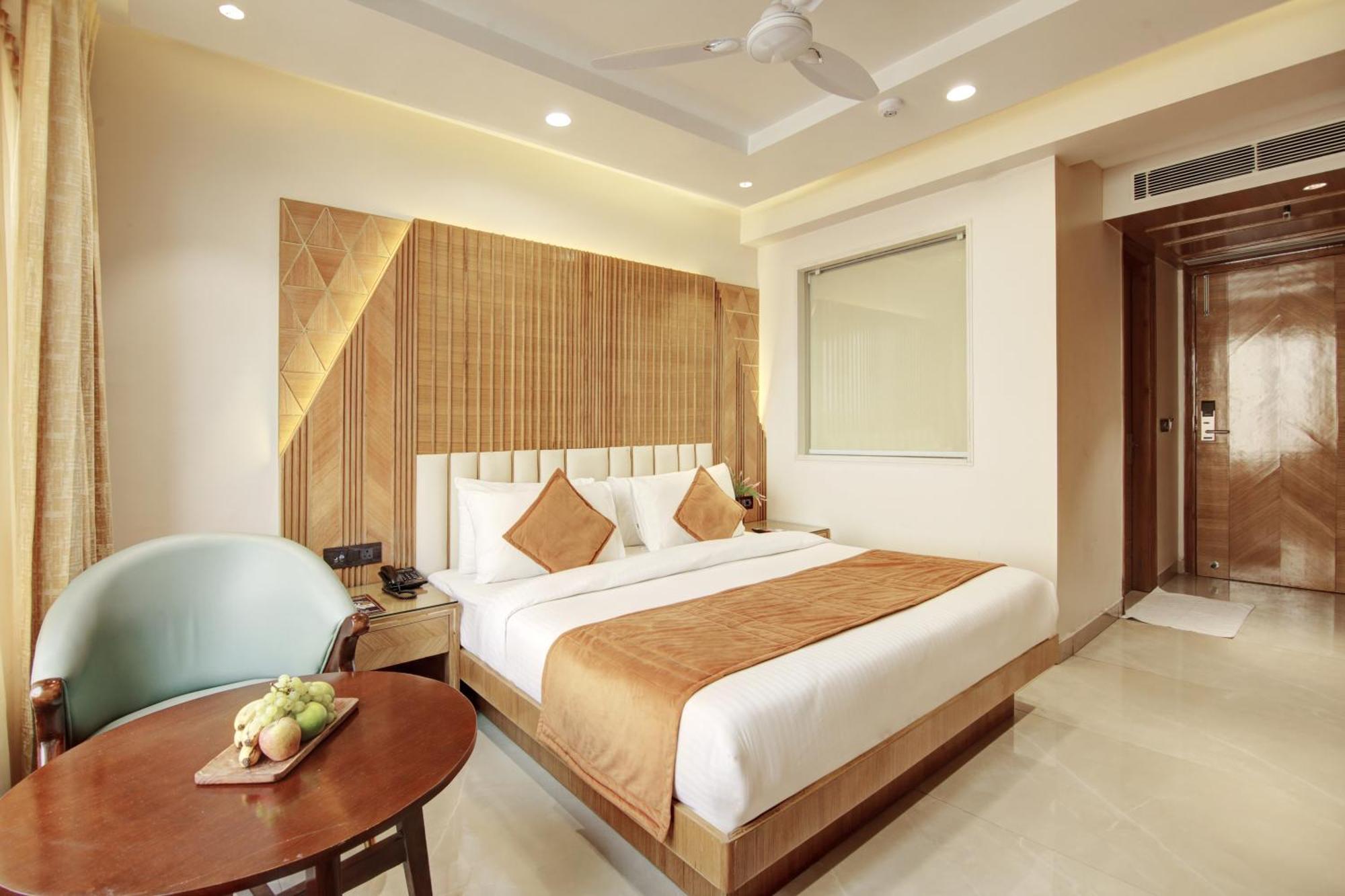 Hotel Krishna Plaza 'New Delhi' - By M S Hospitality 外观 照片