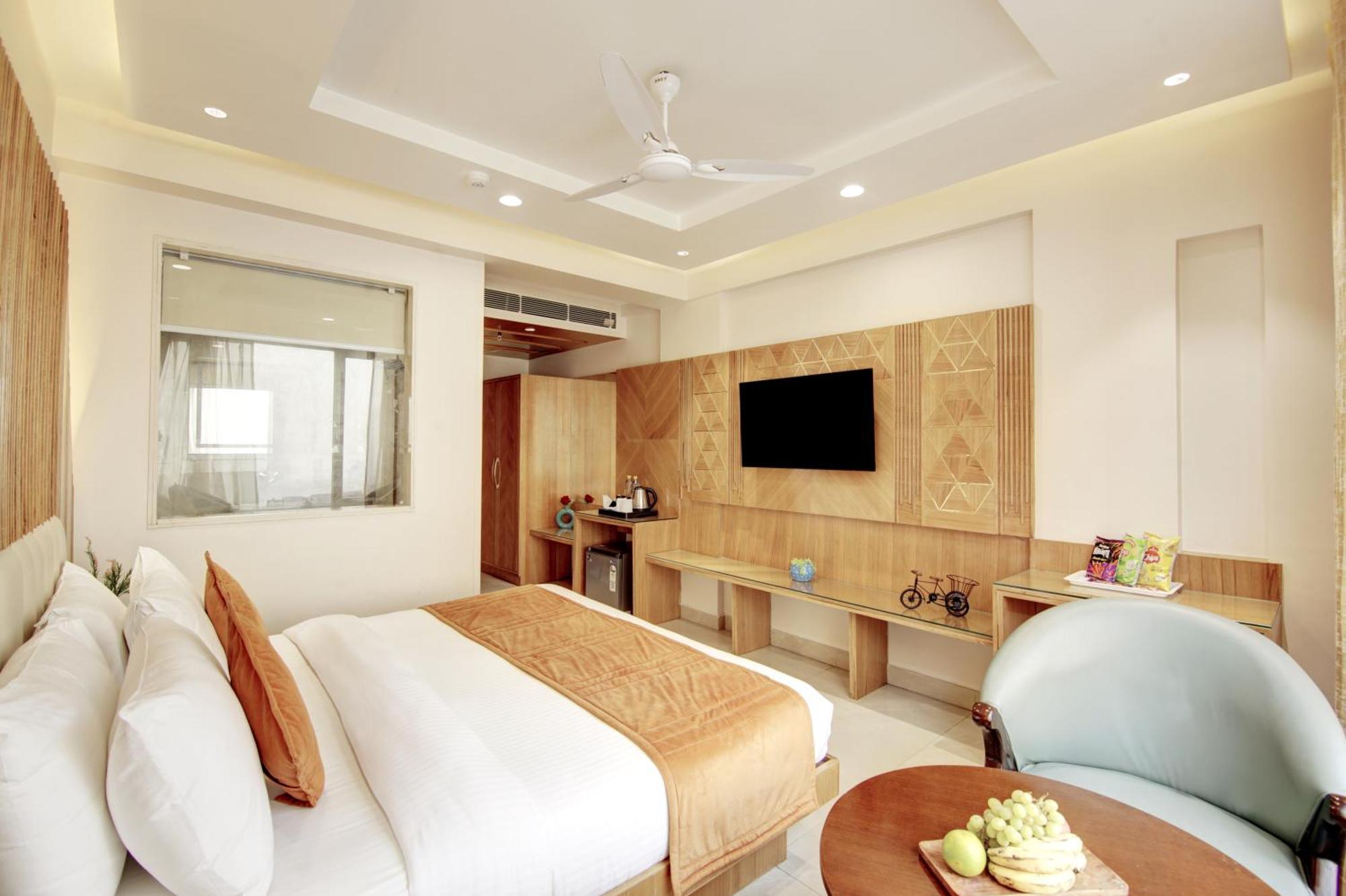 Hotel Krishna Plaza 'New Delhi' - By M S Hospitality 外观 照片