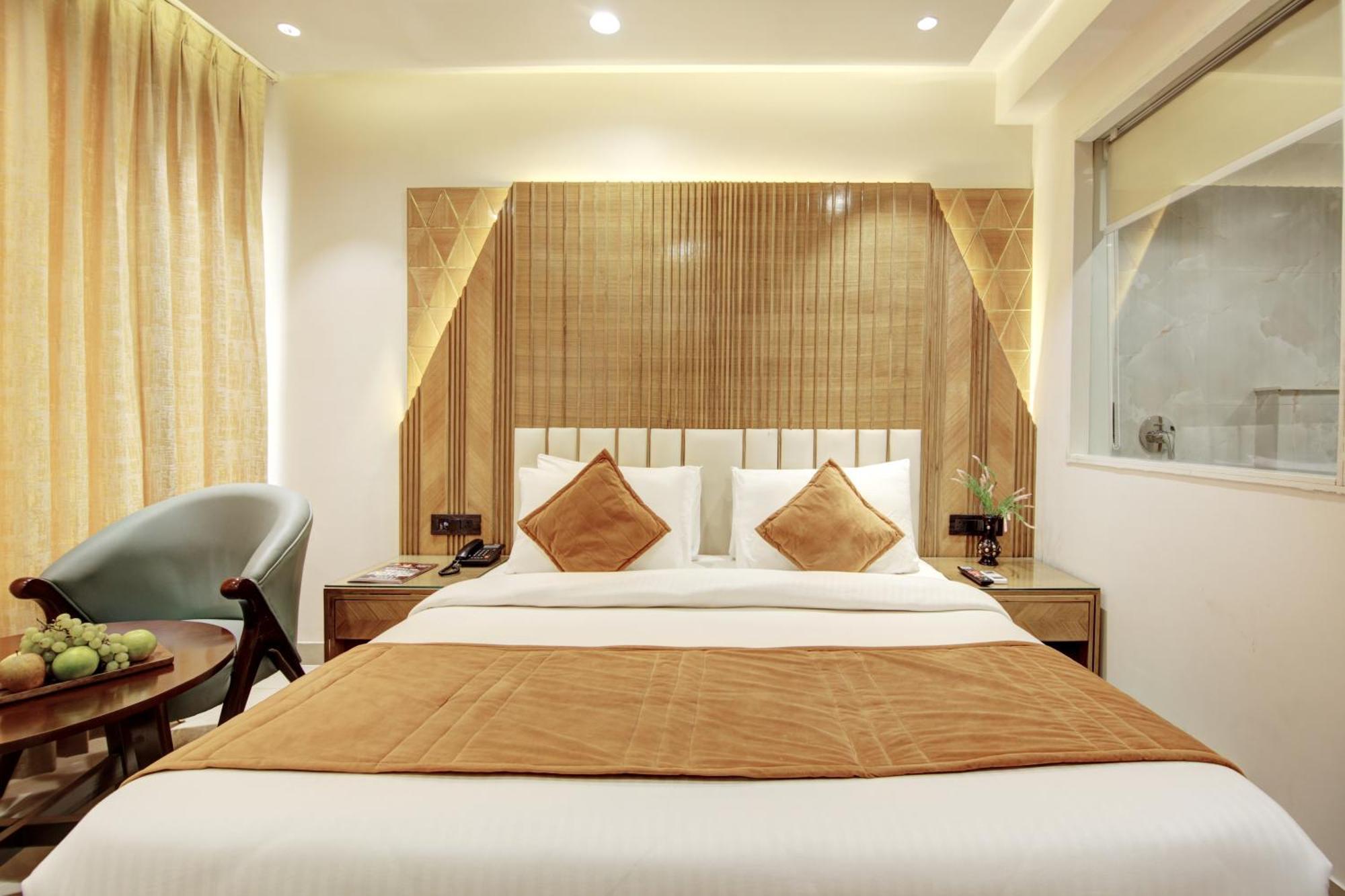 Hotel Krishna Plaza 'New Delhi' - By M S Hospitality 外观 照片